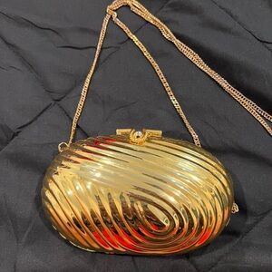 Shimmering Vintage-  Shell Clutch with Chain Strap